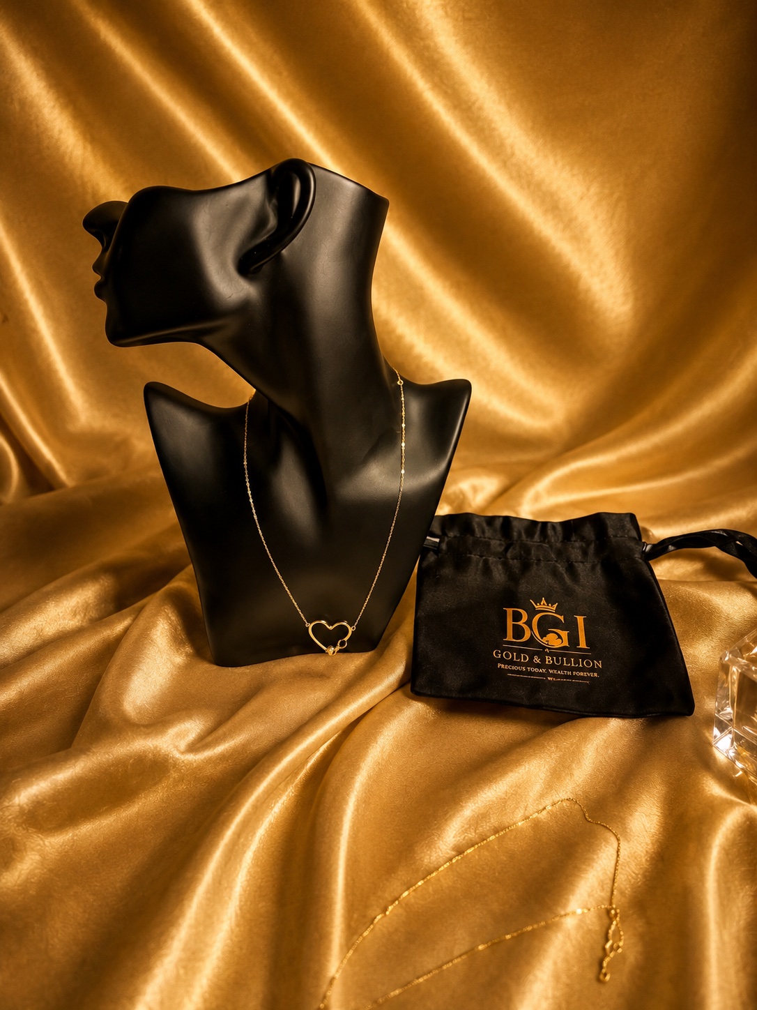 2.3g Gold necklace, image 1